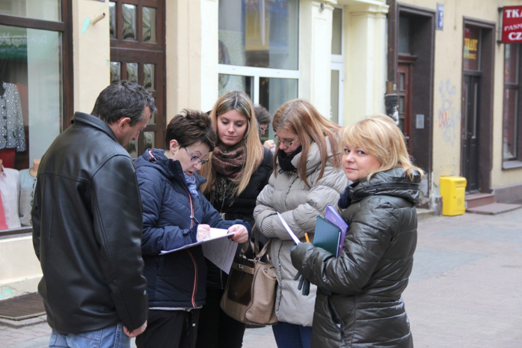 Trwa akcja zbierania podpisów pod kandydaturą Bronisława Komorowskiego w wyborach prezydenckich