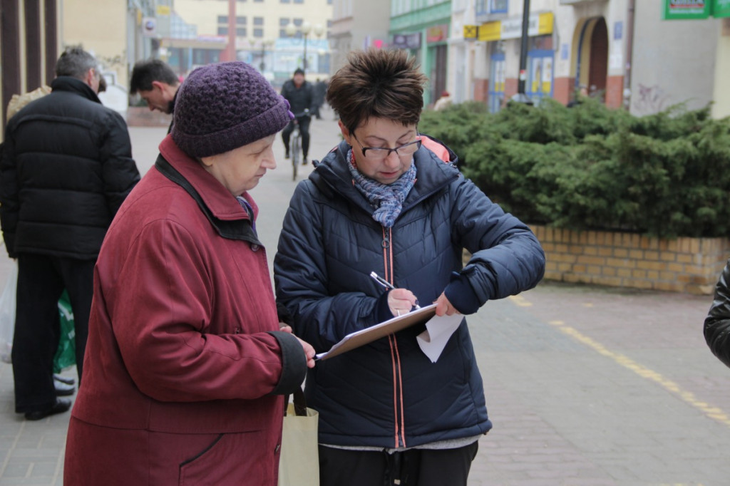 Trwa akcja zbierania podpisów pod kandydaturą Bronisława Komorowskiego w wyborach prezydenckich