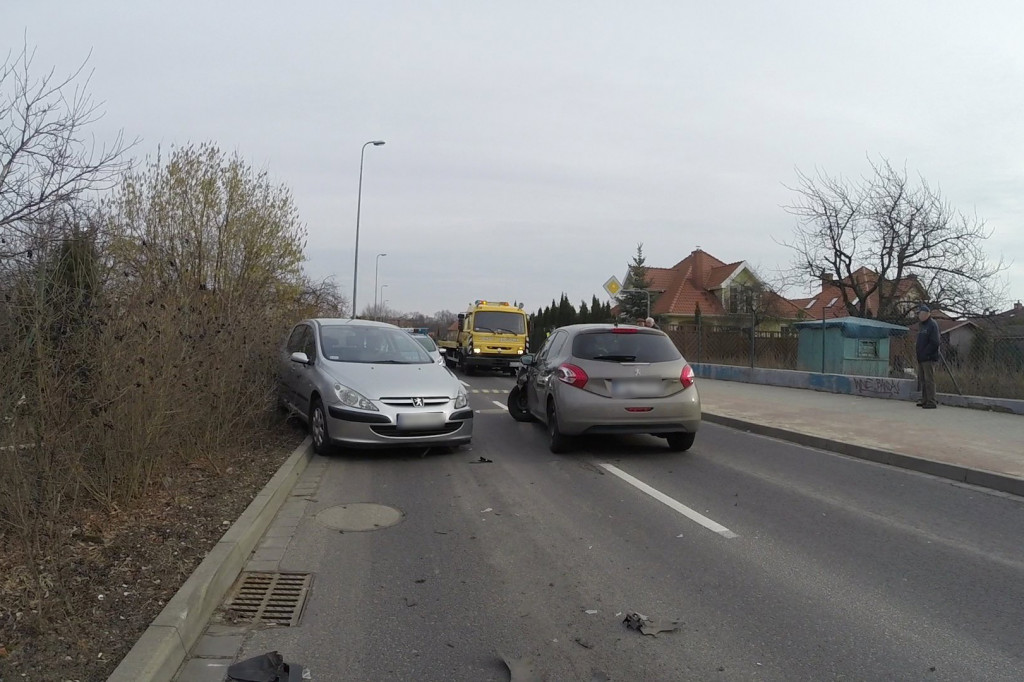 Peugeotem w Peugeota na Wiatracznej