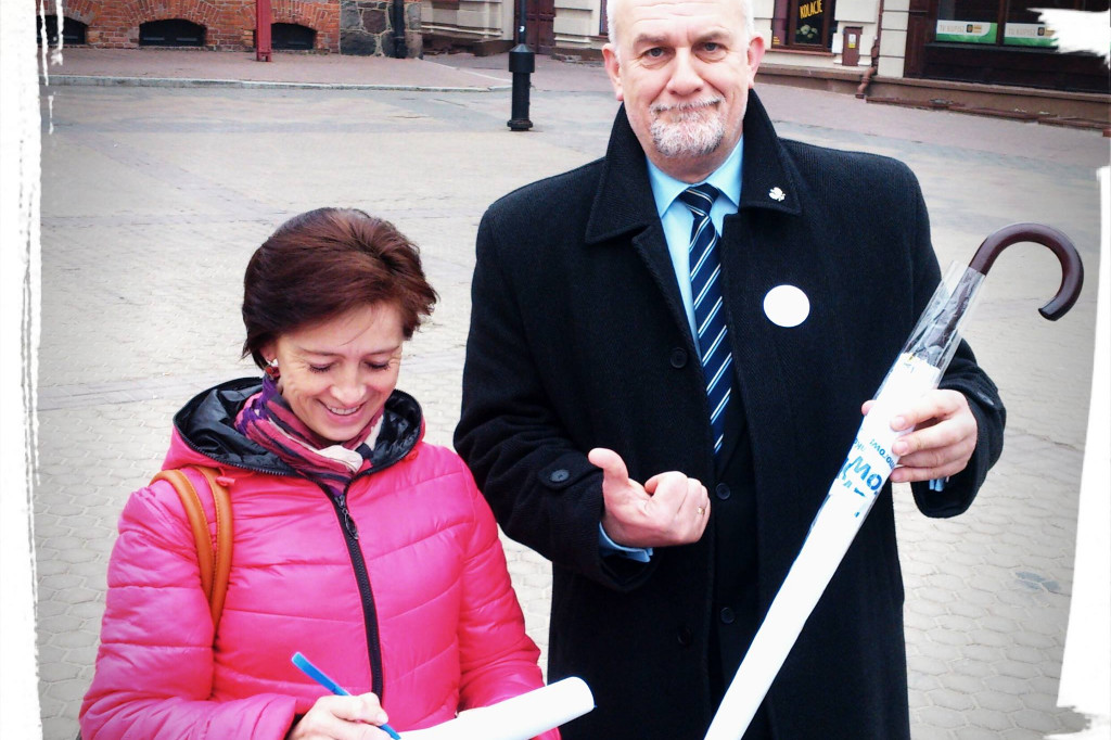 Bronkobus stanął na Placu Wolności