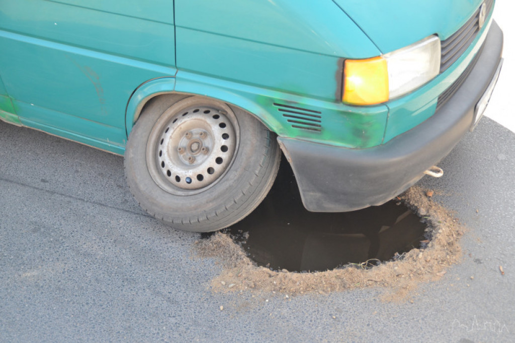 W busie urwało się koło