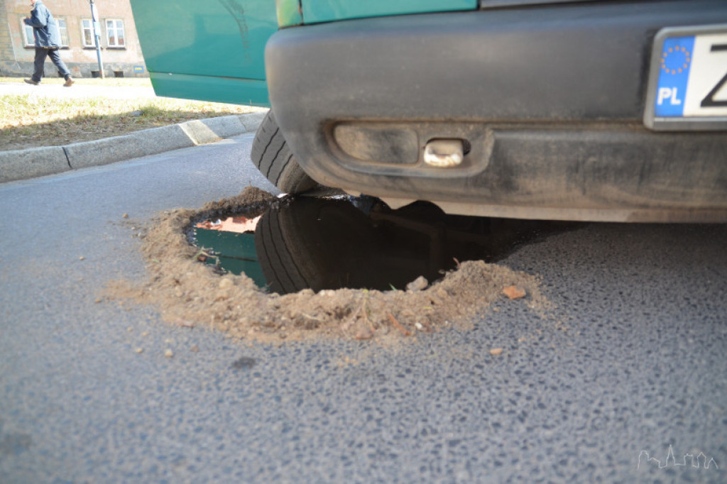 W busie urwało się koło