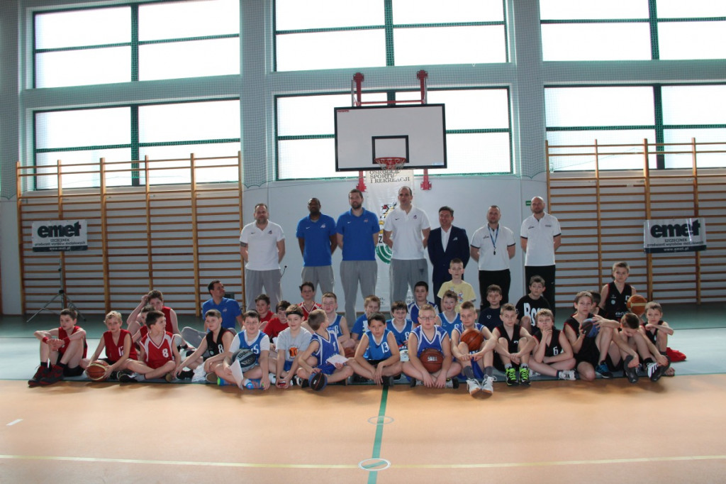 Zawodnicy AZS Koszalin spotkali się z młodymi koszykarzami ze Szczecinka