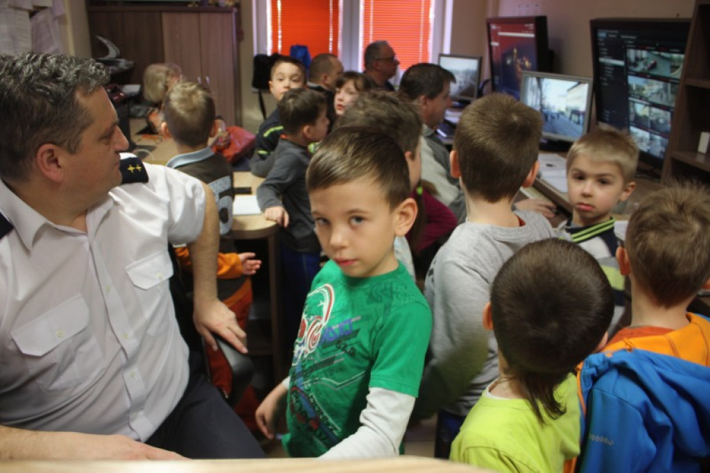 Przedszkolaki z wizytą u strażników miejskich