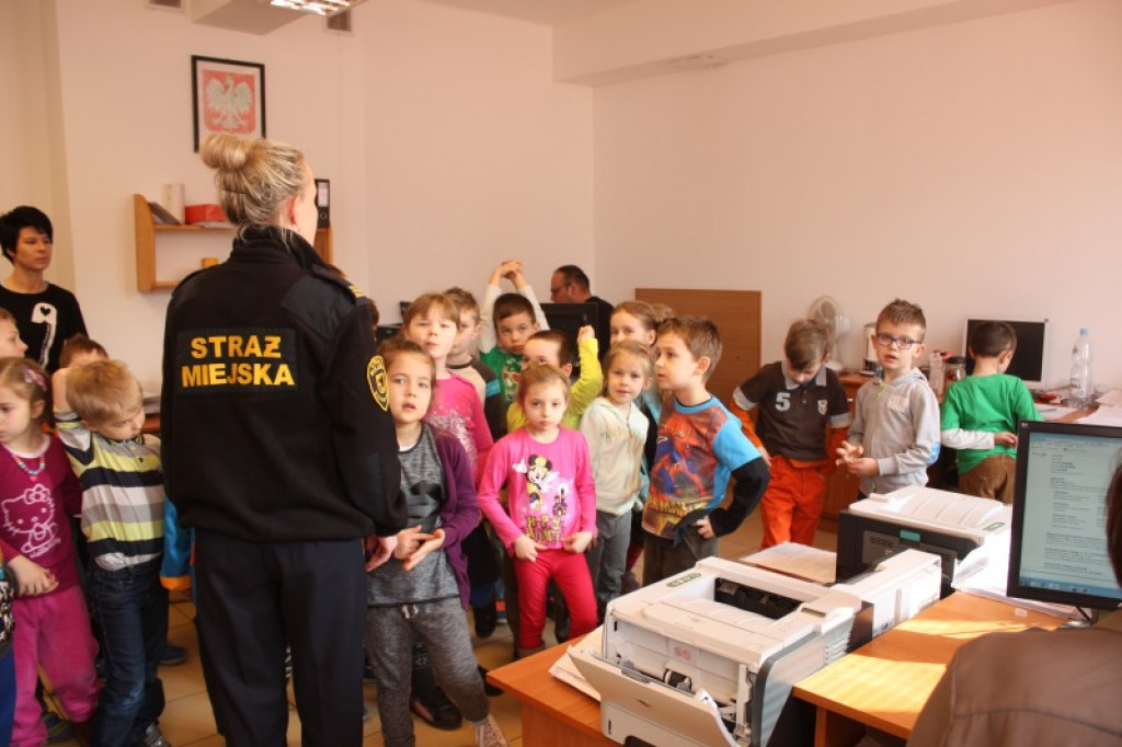 Przedszkolaki z wizytą u strażników miejskich