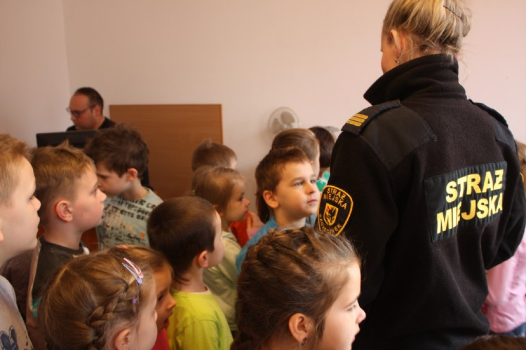 Przedszkolaki z wizytą u strażników miejskich