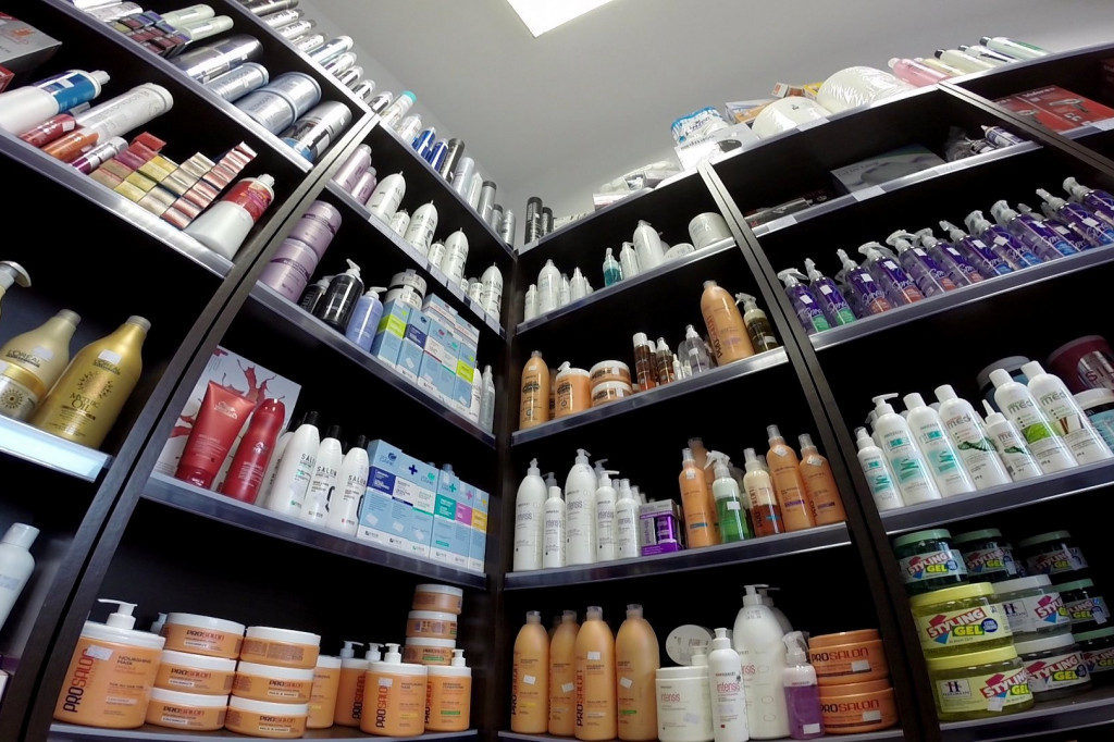 Hurtownia fryzjersko-kosmetyczna przy ul. Karlińskiej 9i w Szczecinku