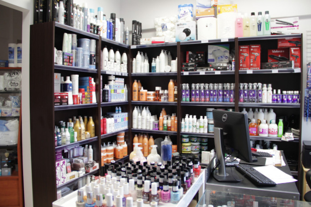 Hurtownia fryzjersko-kosmetyczna przy ul. Karlińskiej 9i w Szczecinku