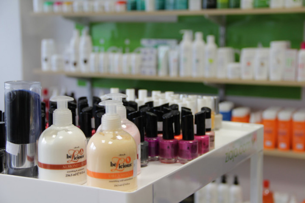 Hurtownia fryzjersko-kosmetyczna przy ul. Karlińskiej 9i w Szczecinku