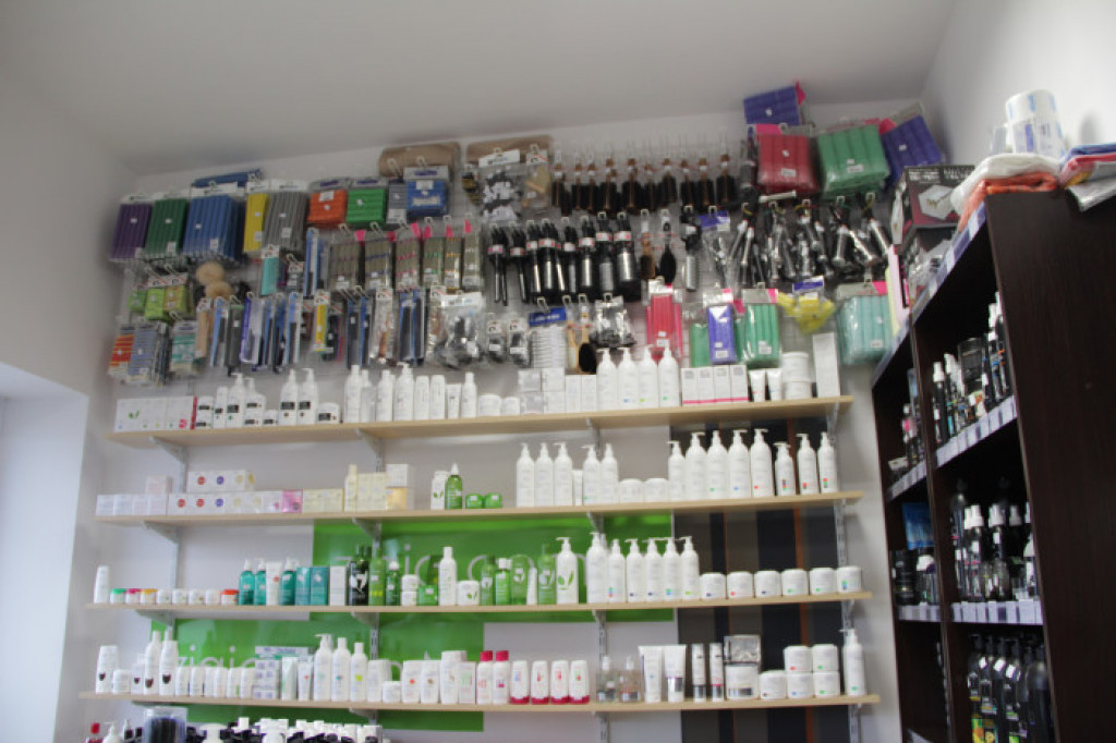 Hurtownia fryzjersko-kosmetyczna przy ul. Karlińskiej 9i w Szczecinku