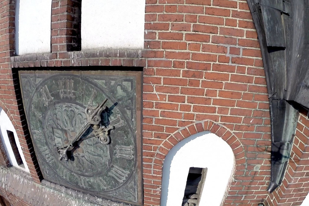 Wieża kościoła NNMP w Szczecinku z lotu ptaka