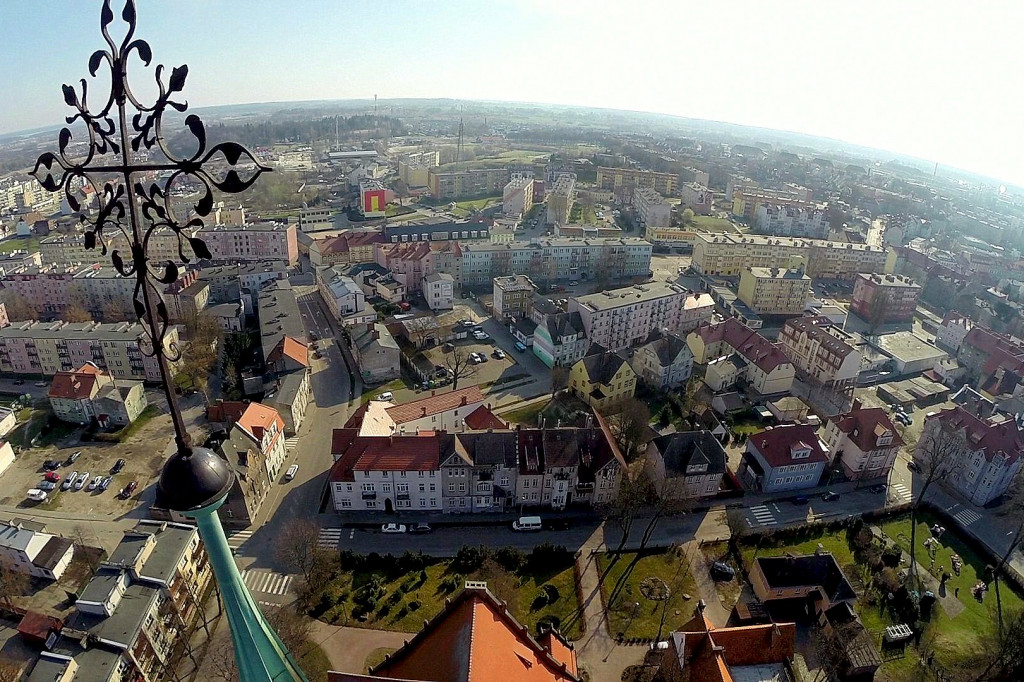 Wieża kościoła NNMP w Szczecinku z lotu ptaka