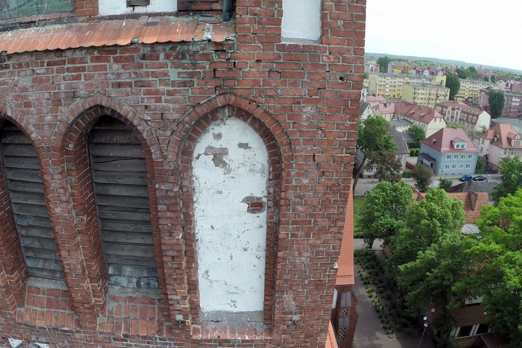 Wieża kościoła NNMP w Szczecinku z lotu ptaka