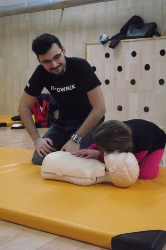 Pierwszoklasiści SP7 na warsztatach pierwszej pomocy