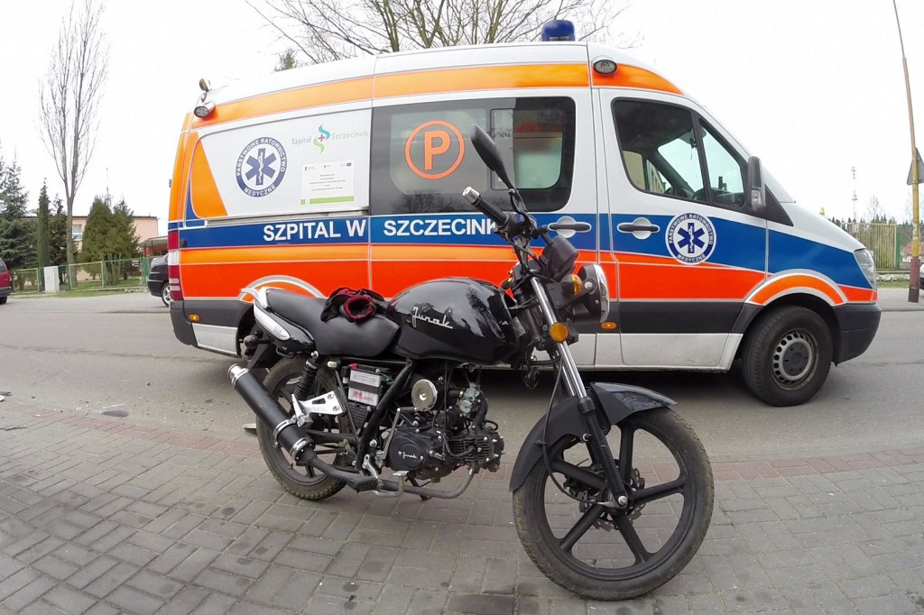 Samochód uderzył w motocykl