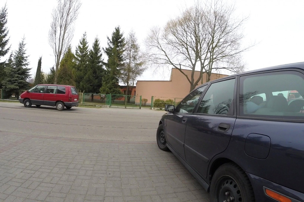 Samochód uderzył w motocykl