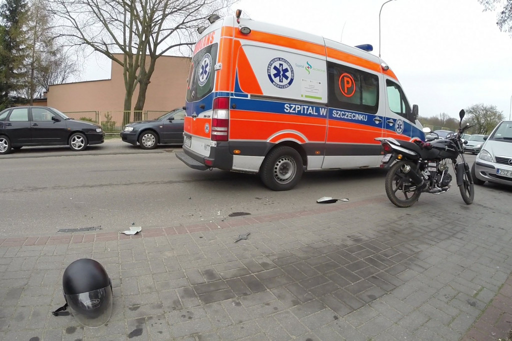 Samochód uderzył w motocykl