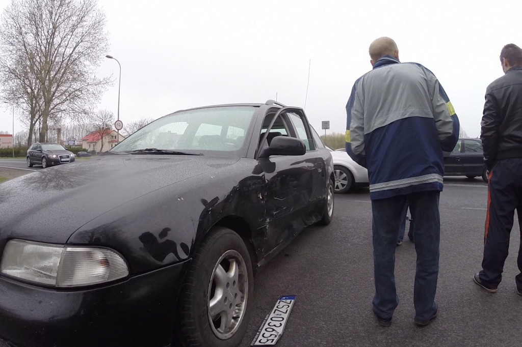Kolizja dwóch osobówek na Narutowicza