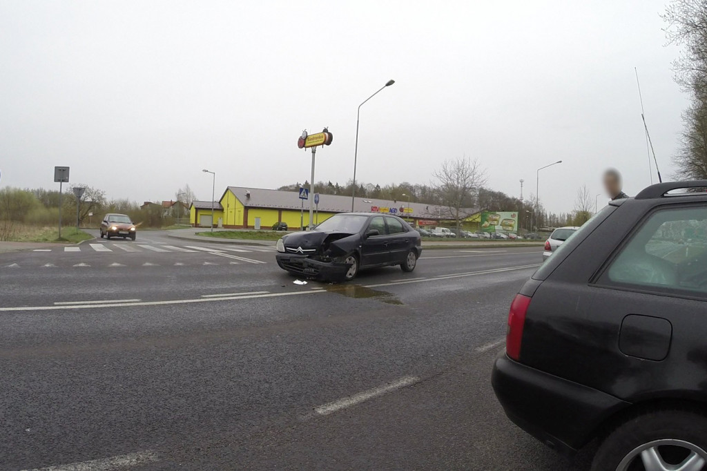 Kolizja dwóch osobówek na Narutowicza