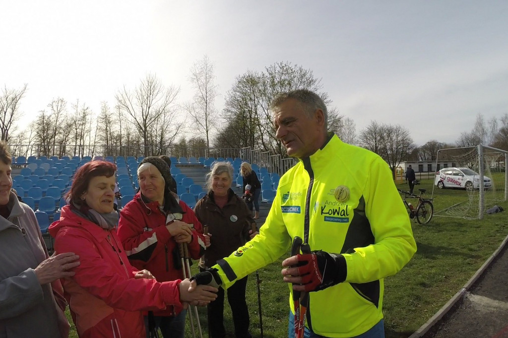 Marsz nordic walking