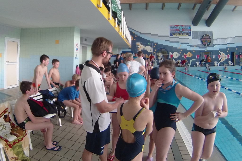 Worek medali młodych pływaków z MKP Szczecinek