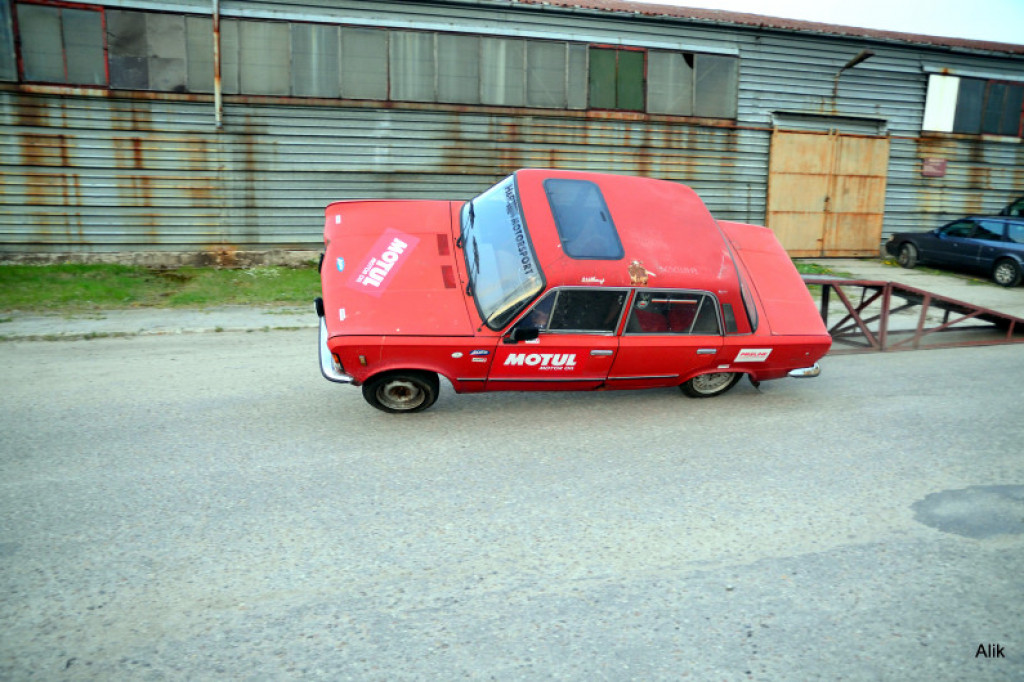 Za kierownicą kaskader Zbyszek Litwiniak / fot. Alik Buczacki