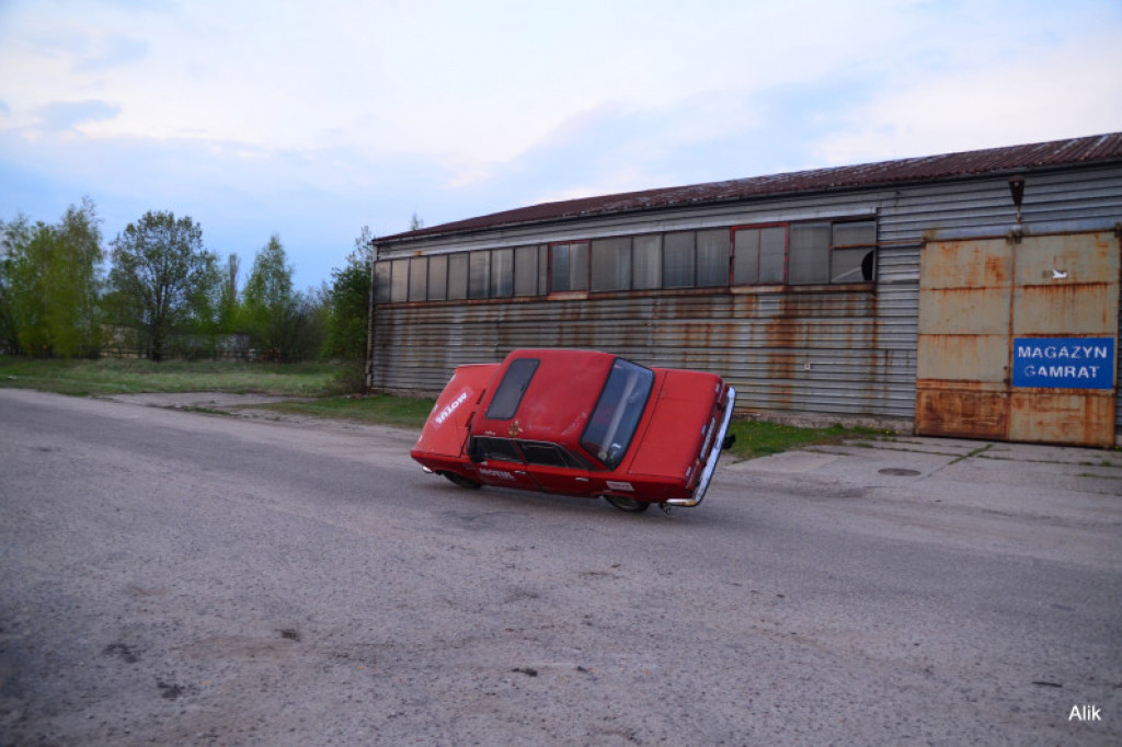 Za kierownicą kaskader Zbyszek Litwiniak / fot. Alik Buczacki