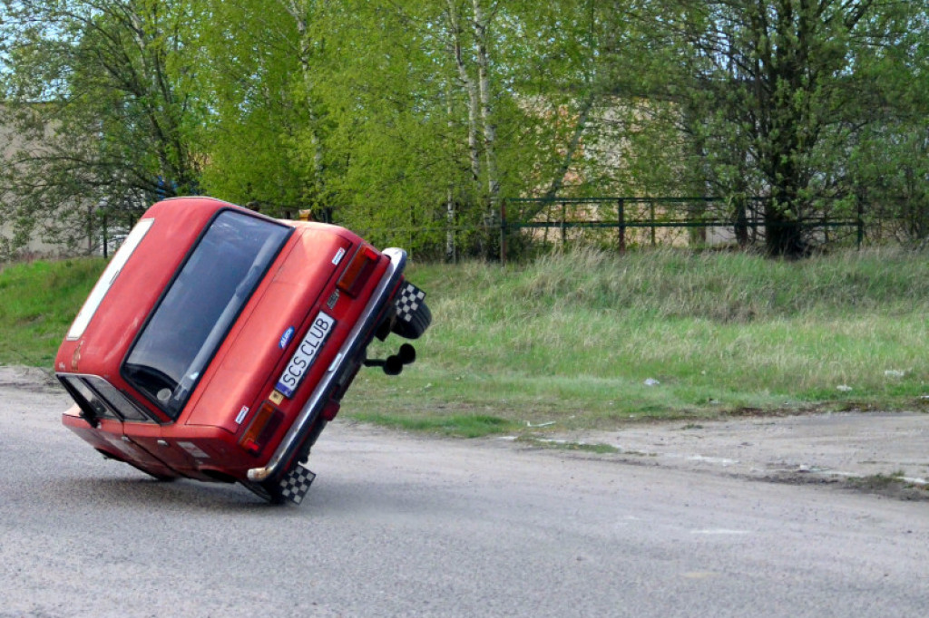 Za kierownicą kaskader Zbyszek Litwiniak / fot. Alik Buczacki