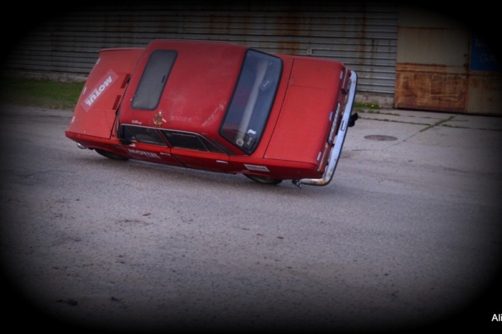 Za kierownicą kaskader Zbyszek Litwiniak / fot. Alik Buczacki