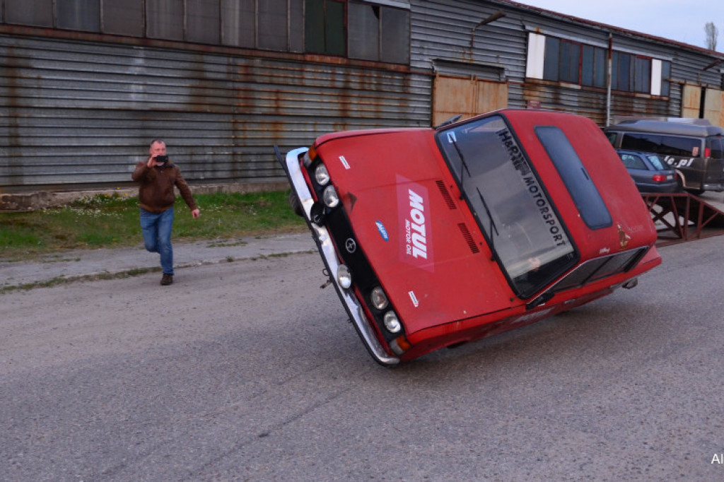 Za kierownicą kaskader Zbyszek Litwiniak / fot. Alik Buczacki
