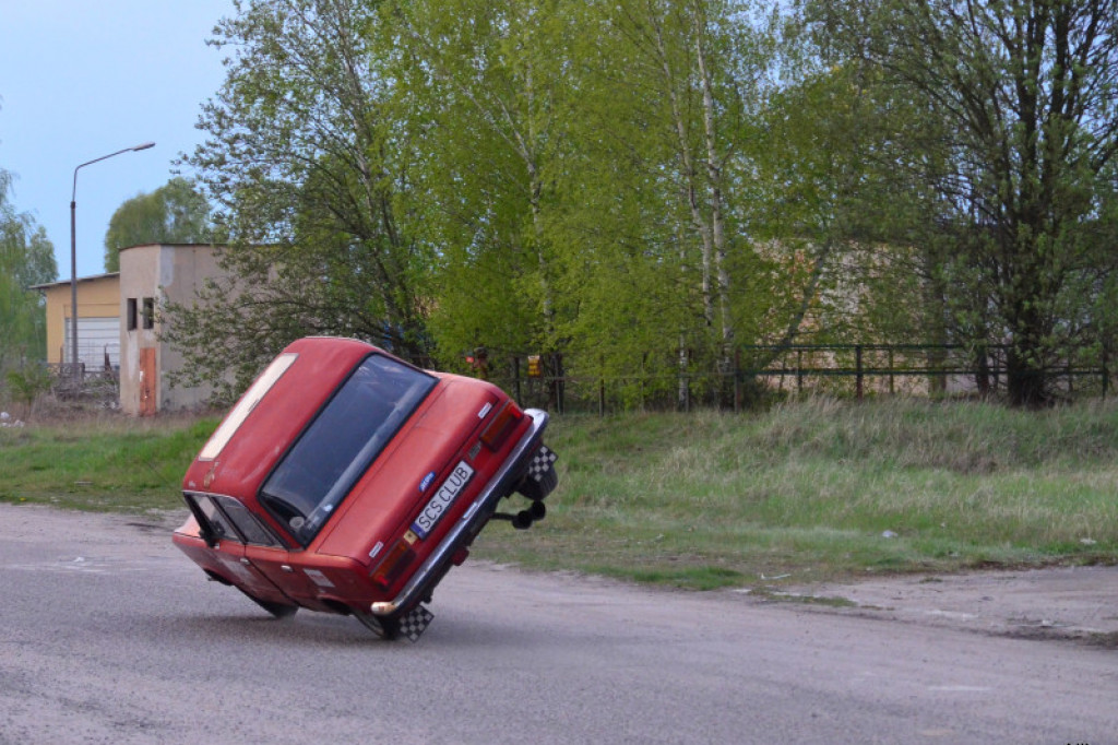 Za kierownicą kaskader Zbyszek Litwiniak / fot. Alik Buczacki