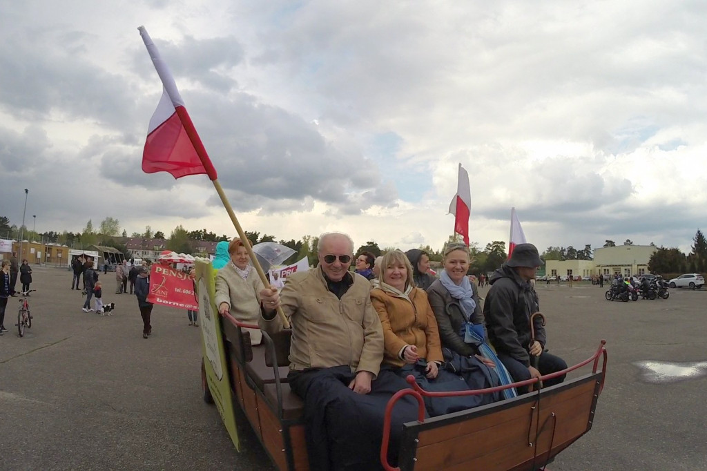 1-majowy pochód przeszedł ulicami Bornego Sulinowa