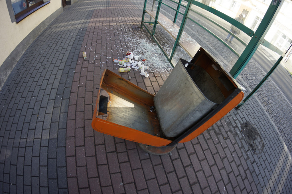 ul. 28 Lutego w Szczecinku - działania wandali