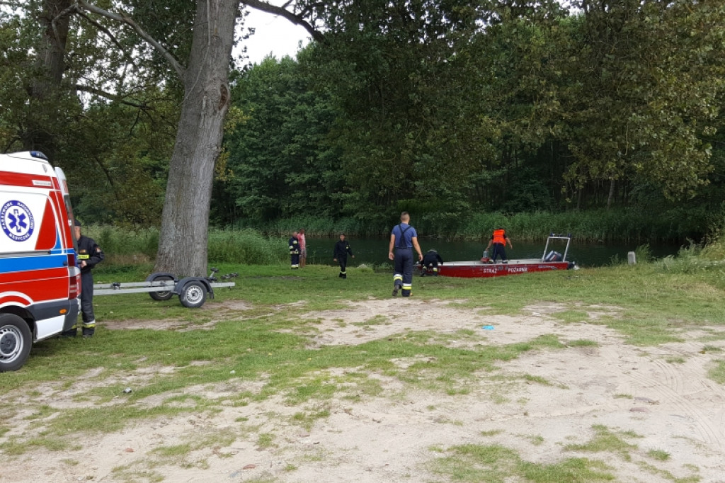 Podczas spływy zasłabł kajakarz. Z pomocą ruszyli strażacy