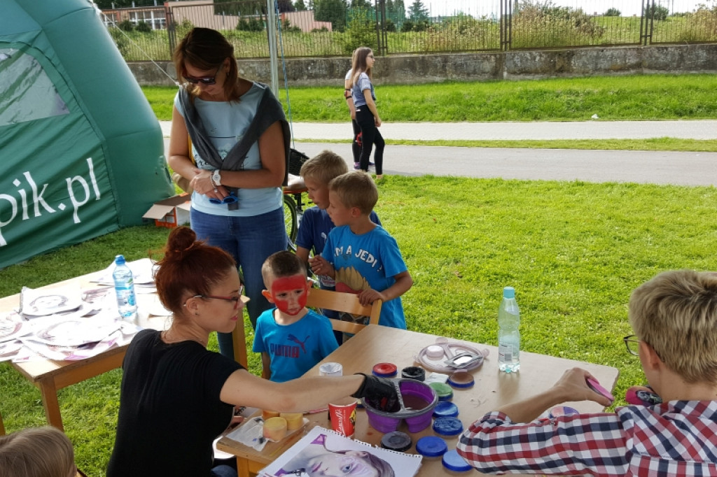 Tłumy na pikniku rodzinnym