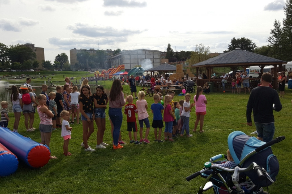 Tłumy na pikniku rodzinnym