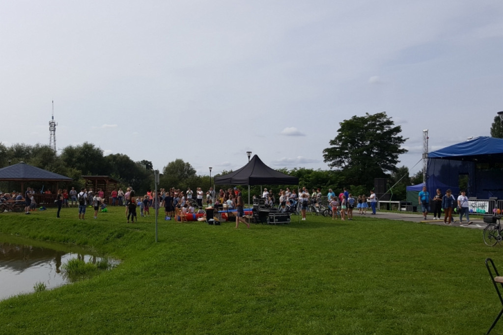 Tłumy na pikniku rodzinnym