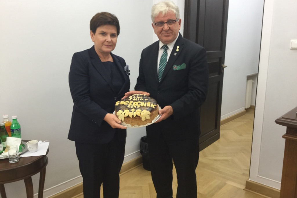 Premier Rządu Beata Szydło otrzymała chleb dożynkowy od szczecineckich rolników