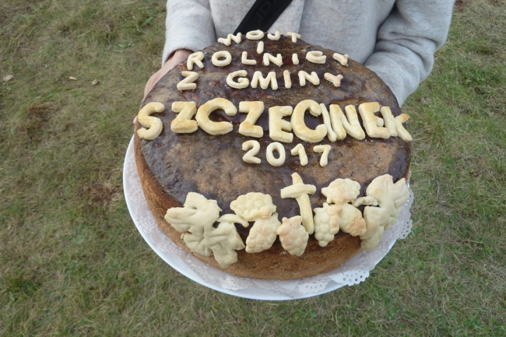 Premier Rządu Beata Szydło otrzymała chleb dożynkowy od szczecineckich rolników