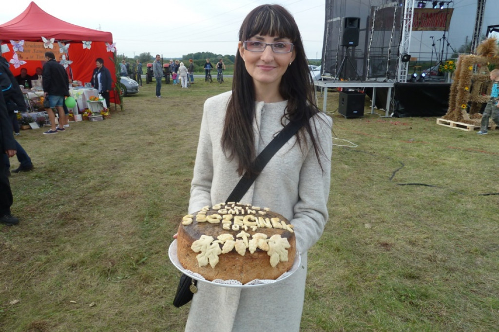 Premier Rządu Beata Szydło otrzymała chleb dożynkowy od szczecineckich rolników