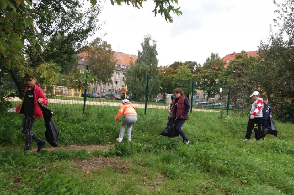 Społeczna sprząta Świat! ?Nie ma śmieci - są surowce?