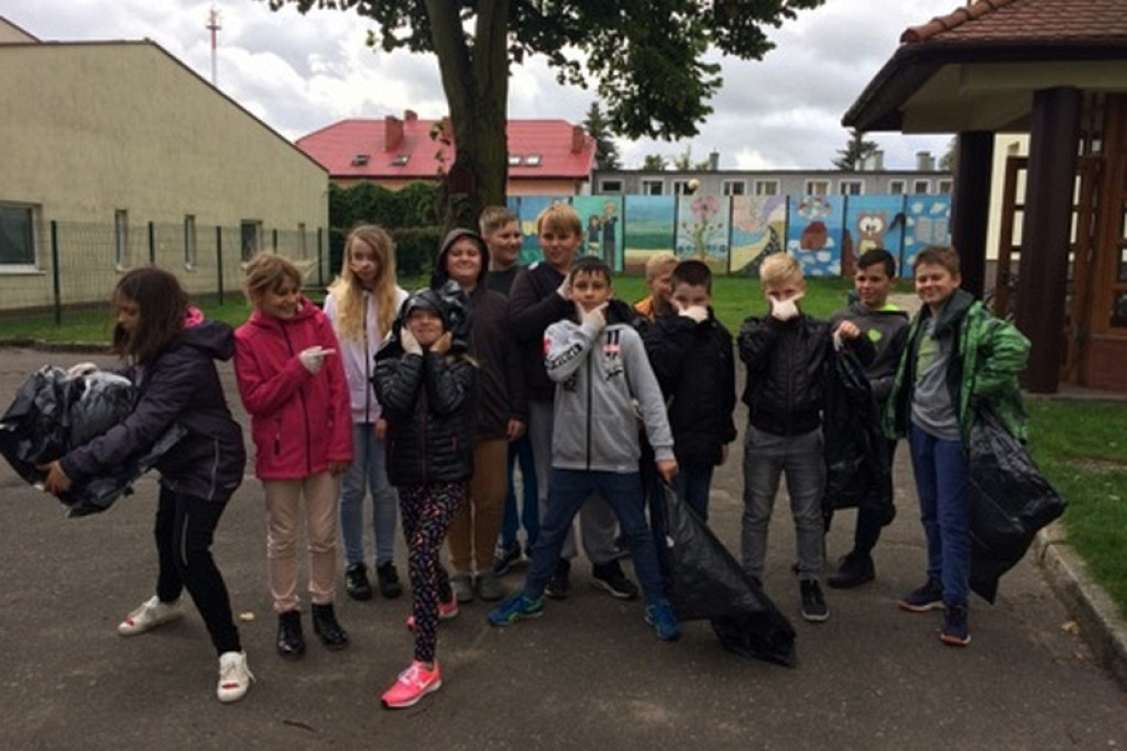 Społeczna sprząta Świat! ?Nie ma śmieci - są surowce?