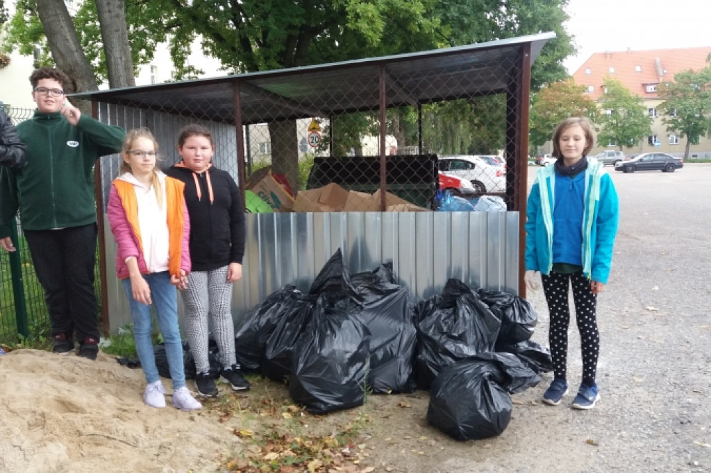 Społeczna sprząta Świat! ?Nie ma śmieci - są surowce?