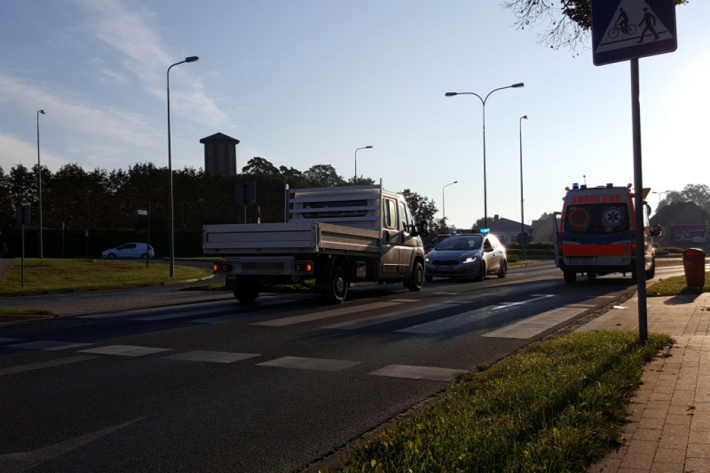 Wypadek na ul. Jana Pawła. Młody mężczyzna potrącony na pasach