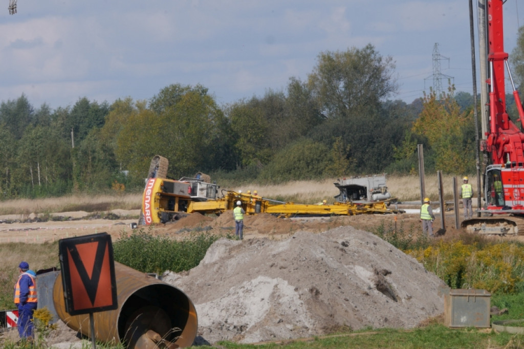 Wypadek na budowie obwodnicy. Przewróciła się wielka wiertnica