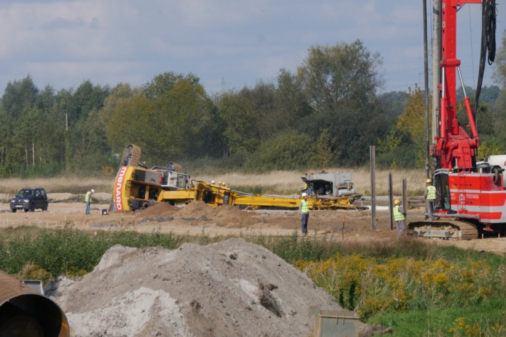 Wypadek na budowie obwodnicy. Przewróciła się wielka wiertnica