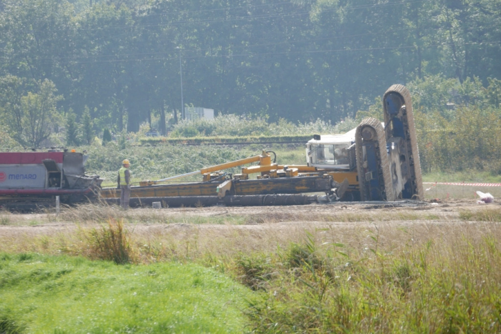 Wypadek na budowie obwodnicy. Przewróciła się wielka wiertnica