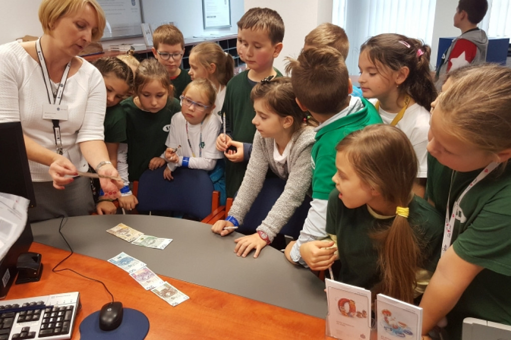Ciekawa lekcja bankowości uczniów STO