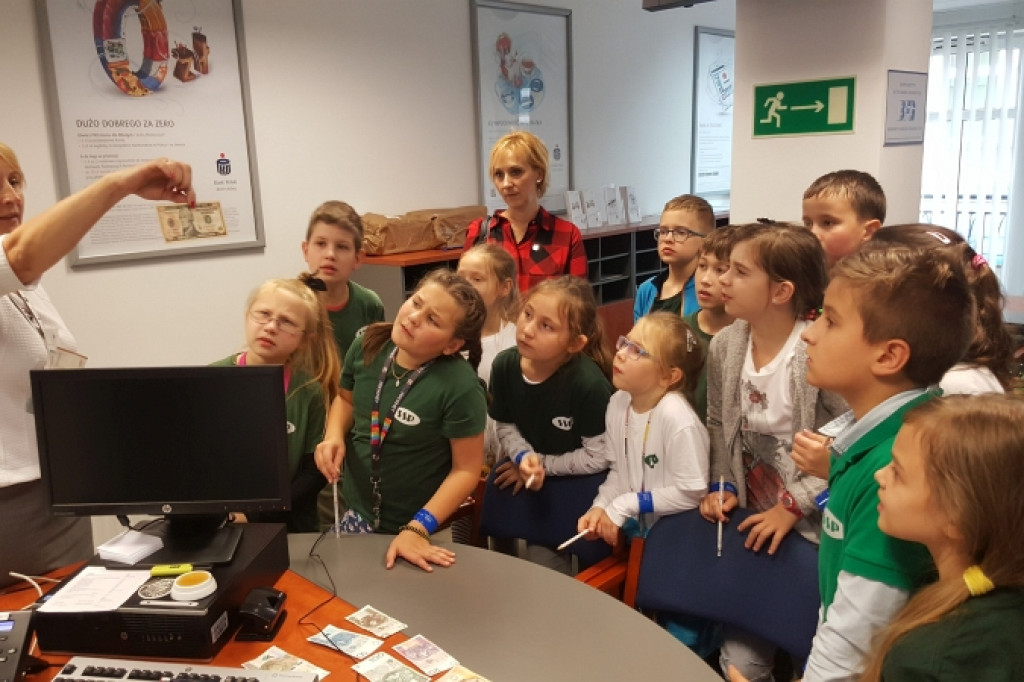 Ciekawa lekcja bankowości uczniów STO