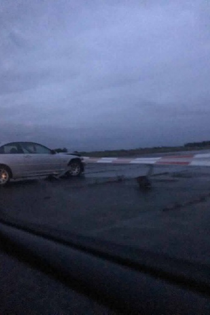 Zderzenie z barierką na lotnisku w Wilczych Laskach